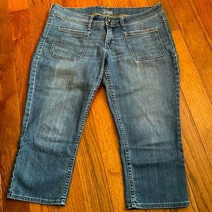 Old Navy “Diva” capris. Good condition